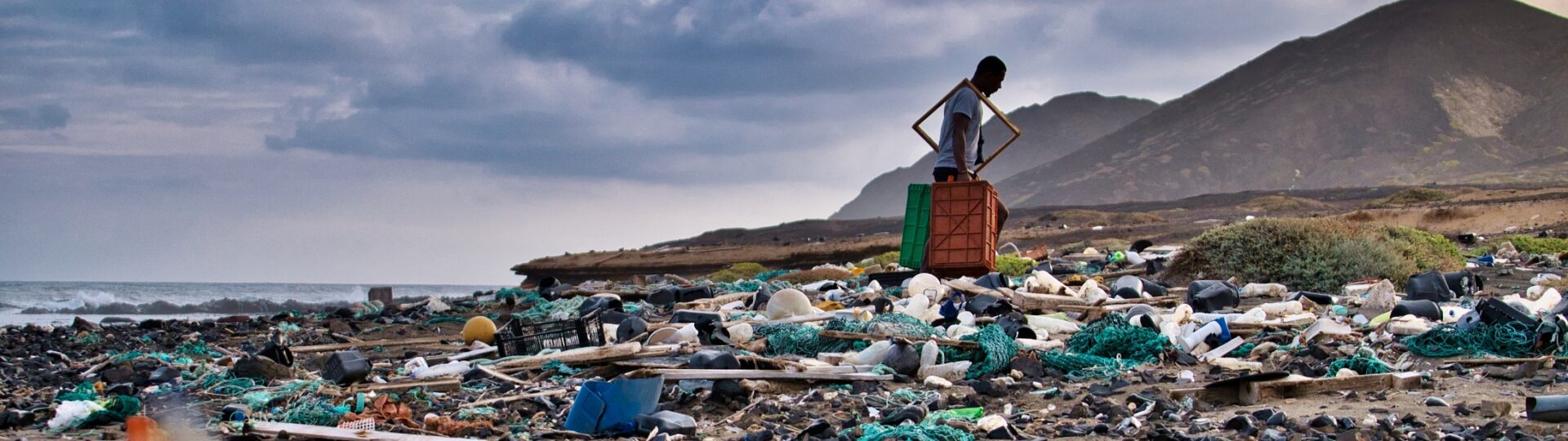 Plastic pollution in Santa Luzia - Cape Verde - Wiki Commons